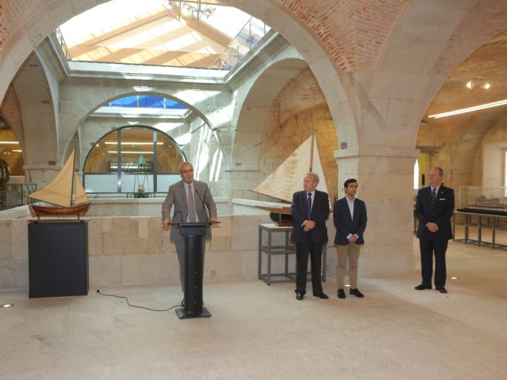 El presidente de Puertos del Estado inaugura la exposición «Faros: 2.000 años guiando a los navegantes»